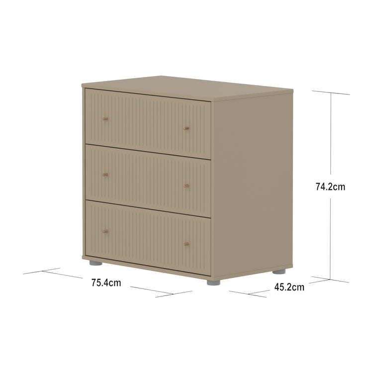 FLEXA. Συρταριέρα Saga με 3 συρτάρια και όψεις Grooves. Μπεζ/ δρυς πόμολα.