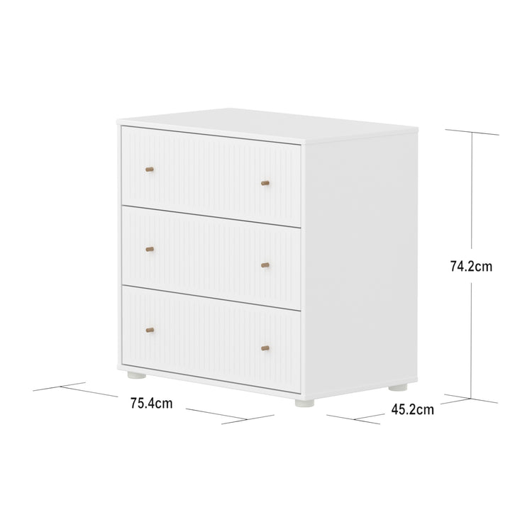 FLEXA. Συρταριέρα Saga με 3 συρτάρια και όψεις Grooves. Λευκό/ δρυς πόμολα.