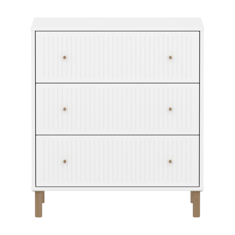 FLEXA. Συρταριέρα Saga με 3 συρτάρια και όψεις Grooves. Λευκο/ δρυς πόμολα/ δρυς πόδια.