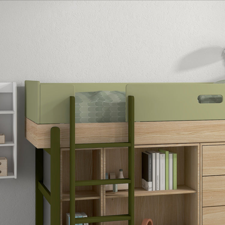 Flexa. Κρεβάτι μεσαίου ύψος Popsicle με κάθετη σκάλα και αποθήκευση - Δρυς /αποχρώσεις πράσινου