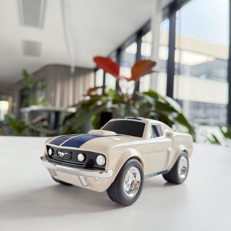 Baghera. Αγωνιστικό αυτοκίνητο Ford Mustang (λευκό)