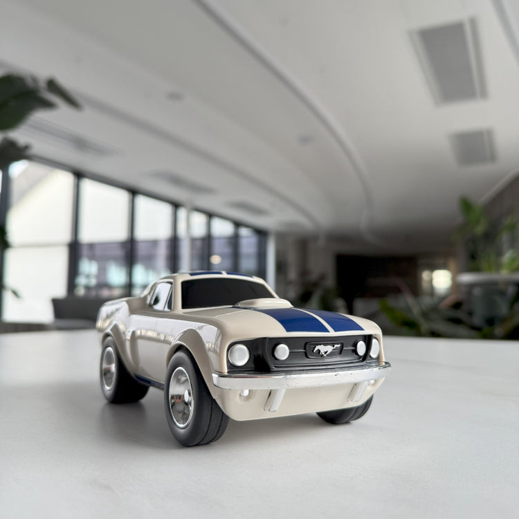 Baghera. Αγωνιστικό αυτοκίνητο Ford Mustang (λευκό)