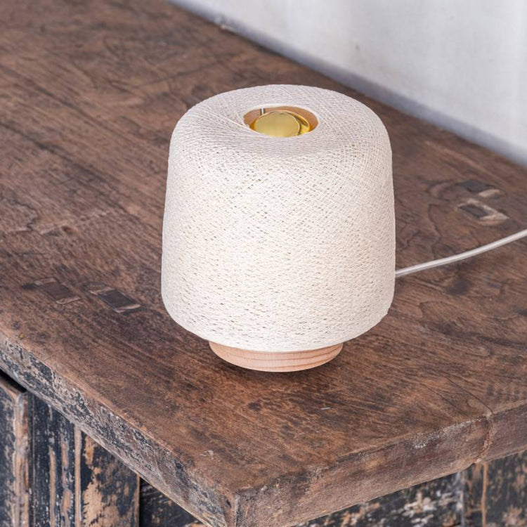 LA CASE DE COUSIN PAUL. Ecru Madison table lamp