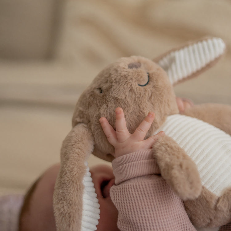 FLOW. Υφασμάτινο λαγουδάκι Milo με λευκούς ήχους & μουσική - επαναφορτιζόμενο (καφέ)