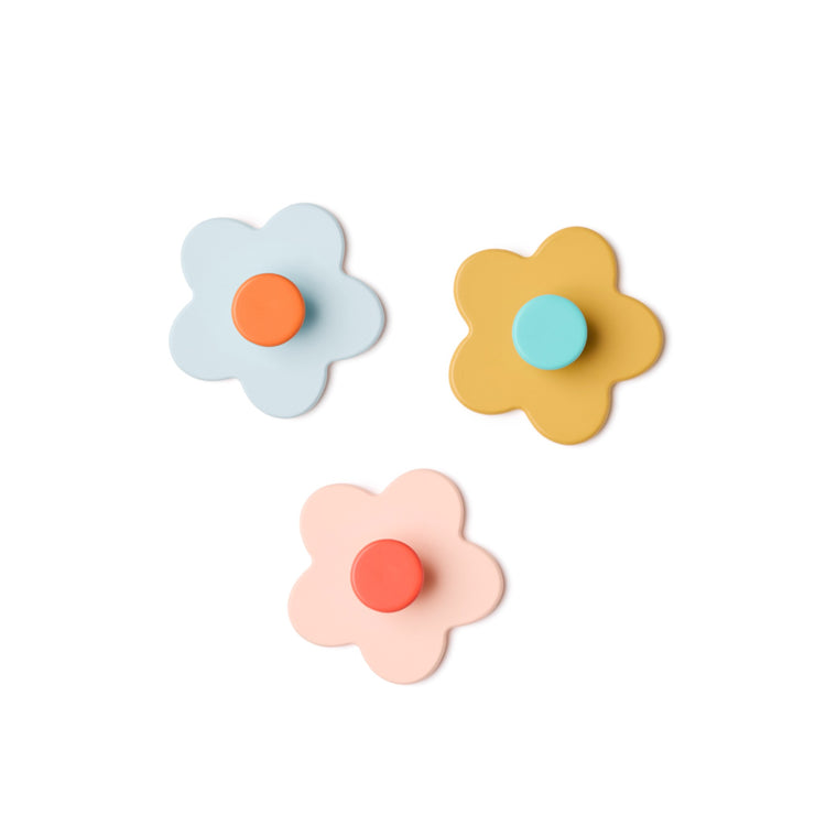 KIDS CONCEPT. Σετ 3 ξύλινες κρεμάστρες λουλουδάκια KID'S BASE