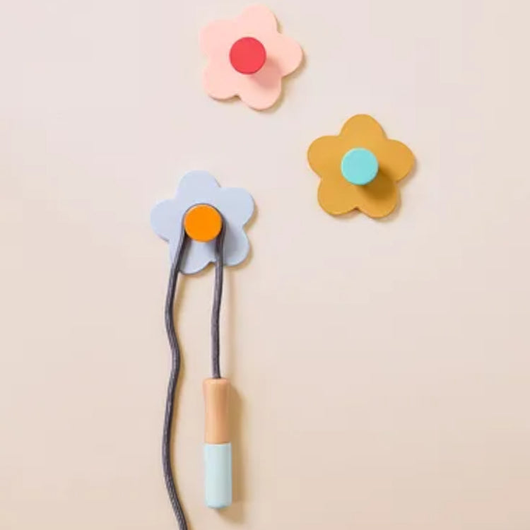 KIDS CONCEPT. Σετ 3 ξύλινες κρεμάστρες λουλουδάκια KID'S BASE