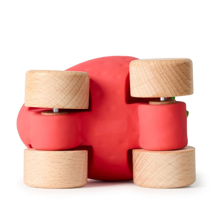 OLI&CAROL. Μασητικό αυτοκινητάκι από φυσικό καουτσούκ με ξύλινες ρόδες Φράουλα