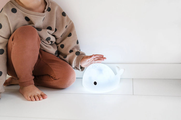 FLOW. Φωτιστικό νυχτός - προβολέας αστεριών Φάλαινα Moby