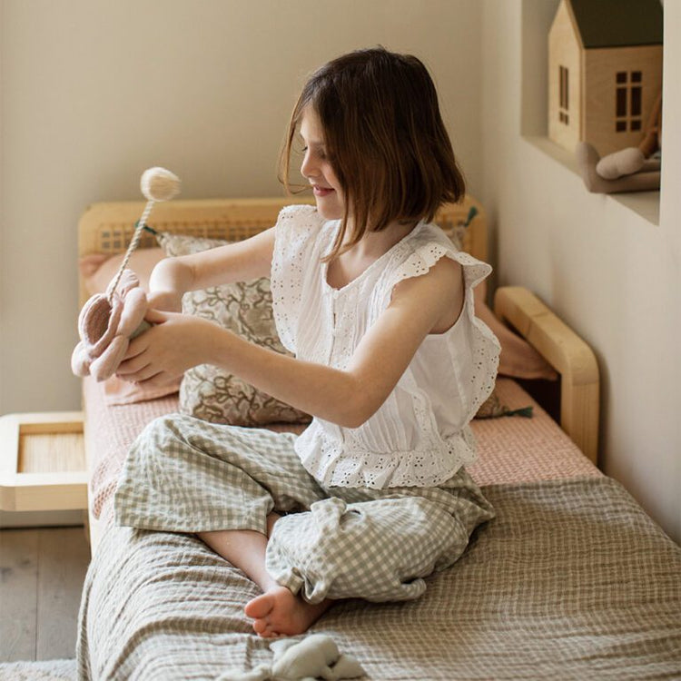 Lorena Canals. Παιχνίδι καλάθι με μπάλα Flower