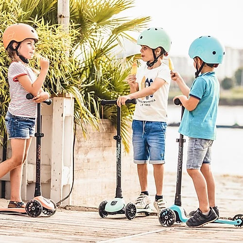 Scoot and Ride. Πατίνι Highwaykick 3 LED Blueberry