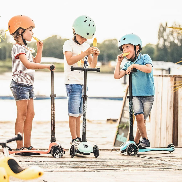 Scoot and Ride. Κράνος blueberry