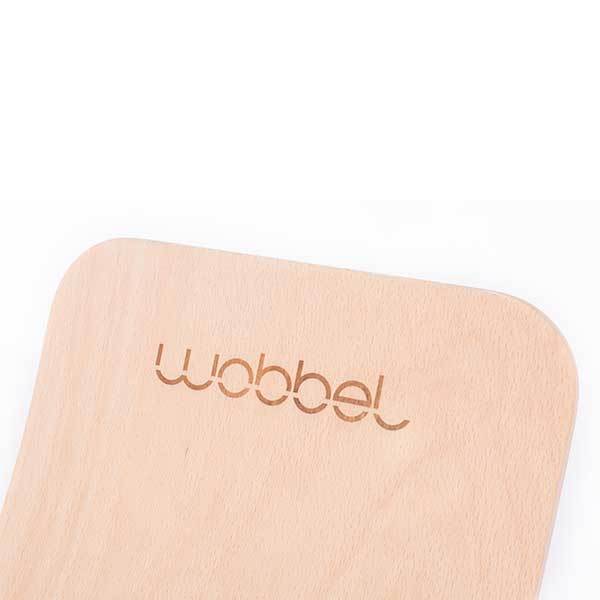 WOBBEL. Ξύλινη σανίδα ισορροπίας με τσόχα (φυσικό-χρώμα της σκουριάς)
