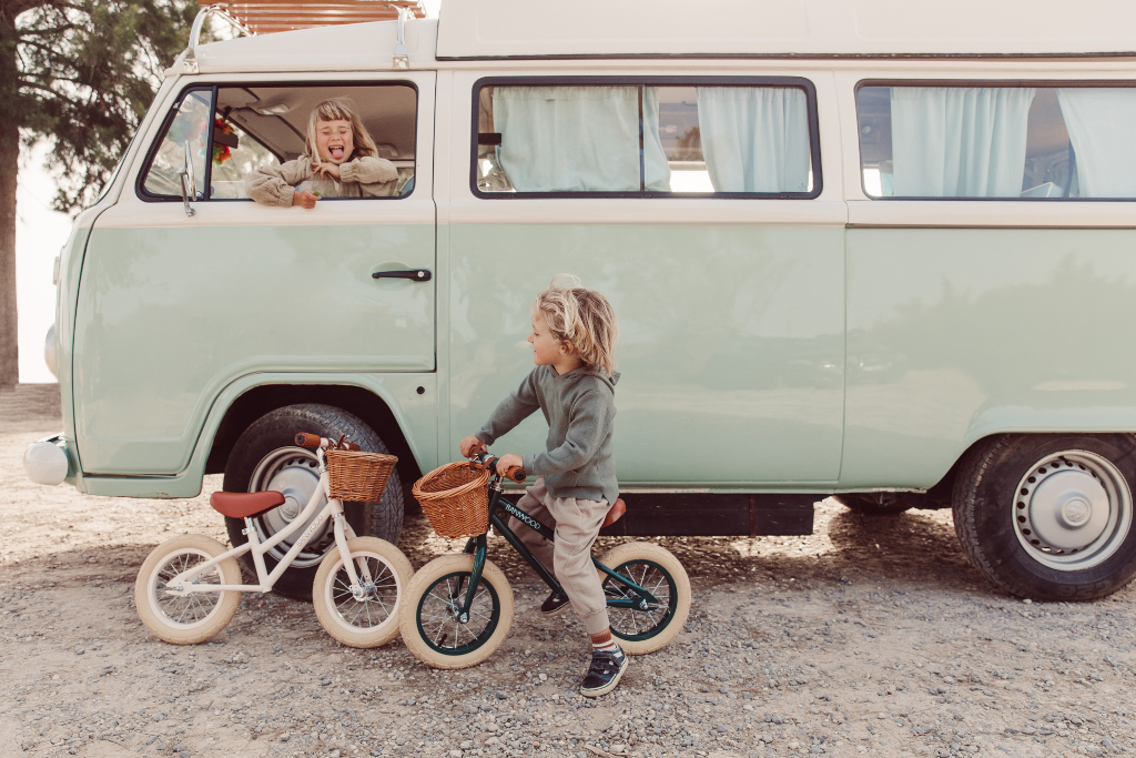 Γιατί η δραστηριότητα σε εξωτερικό χώρο είναι απαραίτητη για παιδιά 1–6 ετών