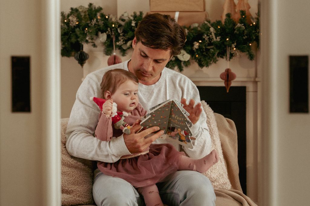 Χριστουγεννιάτικη Μαγεία στο Δωμάτιο του Παιδιού: Ιδέες για μια Cozy, Γιορτινή Ατμόσφαιρα