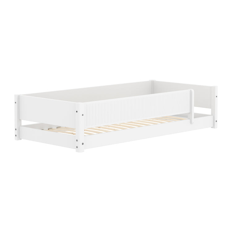 Flexa. Κρεβάτι με γύρω προστατευτικά White Montessori Grooves