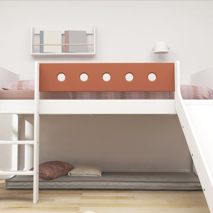 Flexa. Κρεβάτι μεσαίου ύψος White με κάθετη σκάλα και τσουλήθρα - 210εκ - Λευκό/ blush