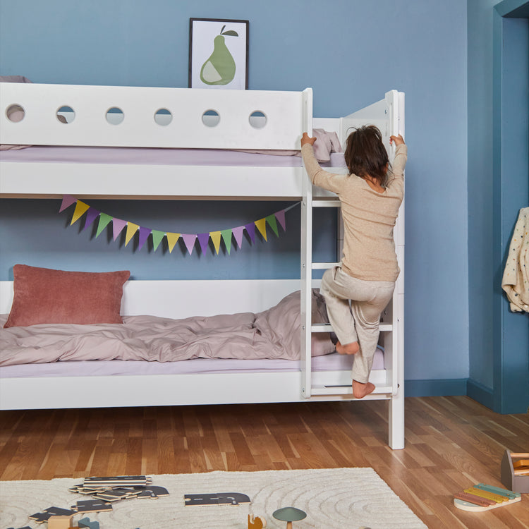 Flexa. White bunk bed with straight ladder - 210cm - White