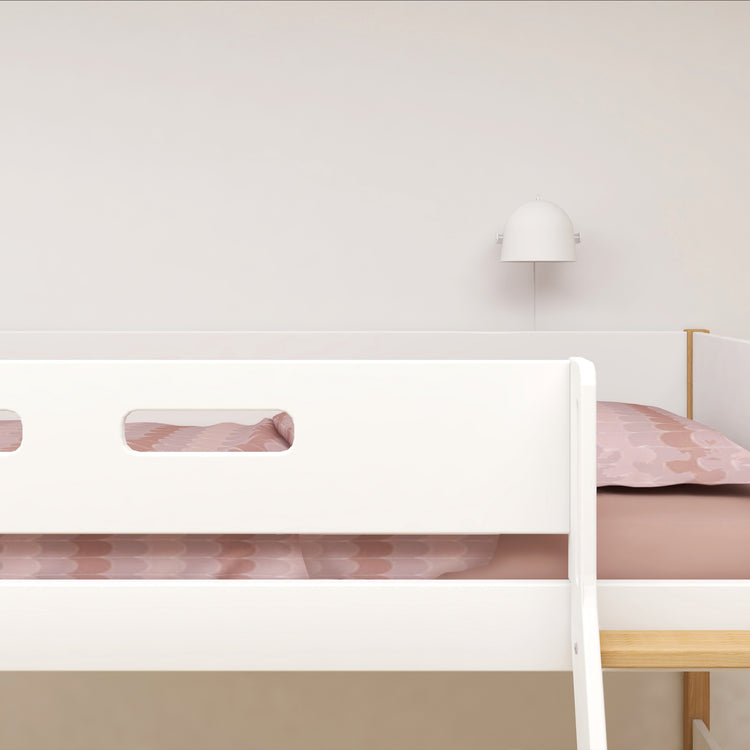 Flexa. Nor semi-high bed with slanting ladder - 210cm - White / Oak