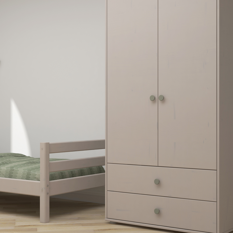 Flexa. Classic wardrobe with extra high and natural green knobs - Grey washed