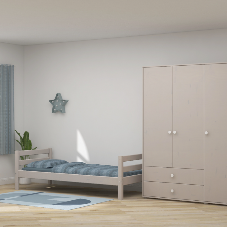Flexa. Classic wardrobe with extra high and white knobs - Grey washed