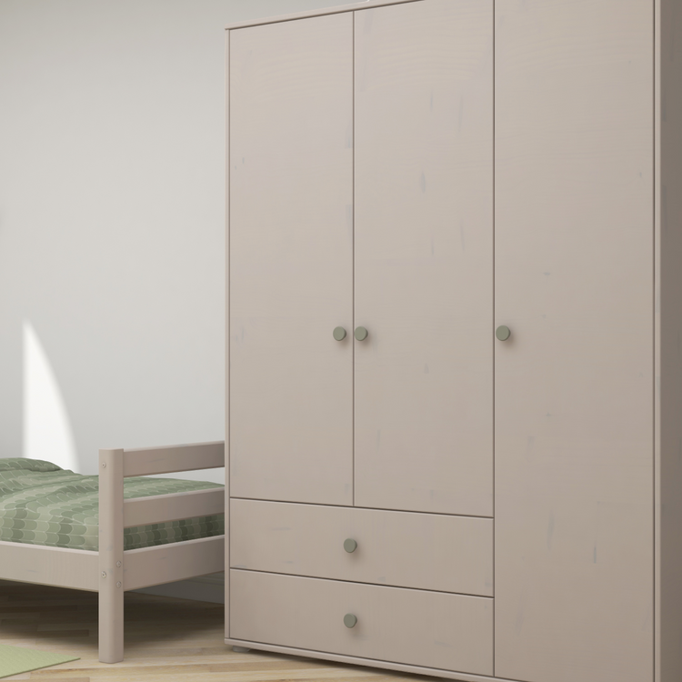 Flexa. Classic wardrobe with extra high and natural green knobs - Grey washed