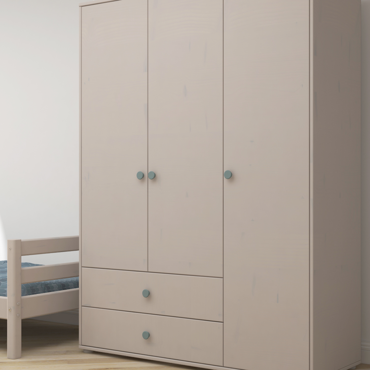 Flexa. Classic wardrobe with extra high and light teal knobs - Grey washed