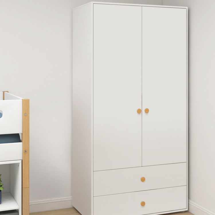 Flexa. Roomie wardrobe with extra high and wooden knobs - White / Natural