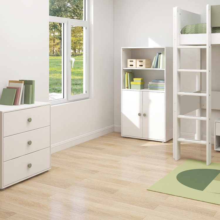 Flexa. Roomie midi bookcase with two doors and natural green knobs - White