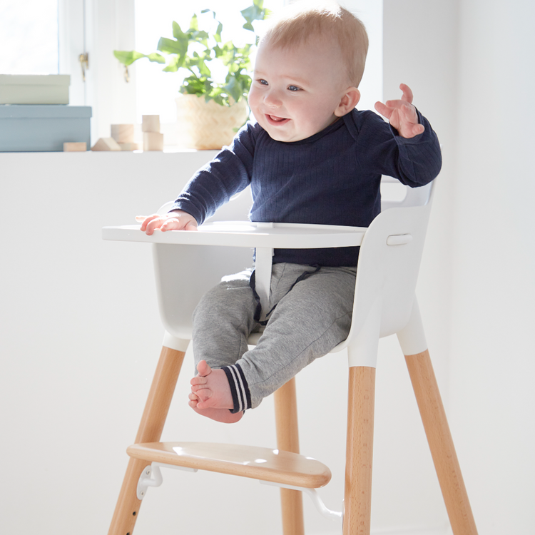 Flexa. Baby high chair with tray - White / Natural