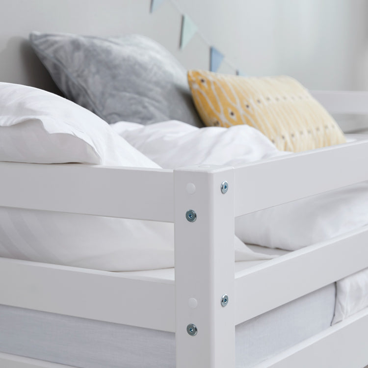 Thuka. Actim mid-high bed with straight ladder. White