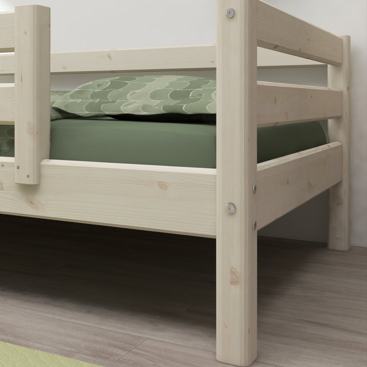 Flexa. Classic bed with 3/4 safety rail - 210cm - White washed