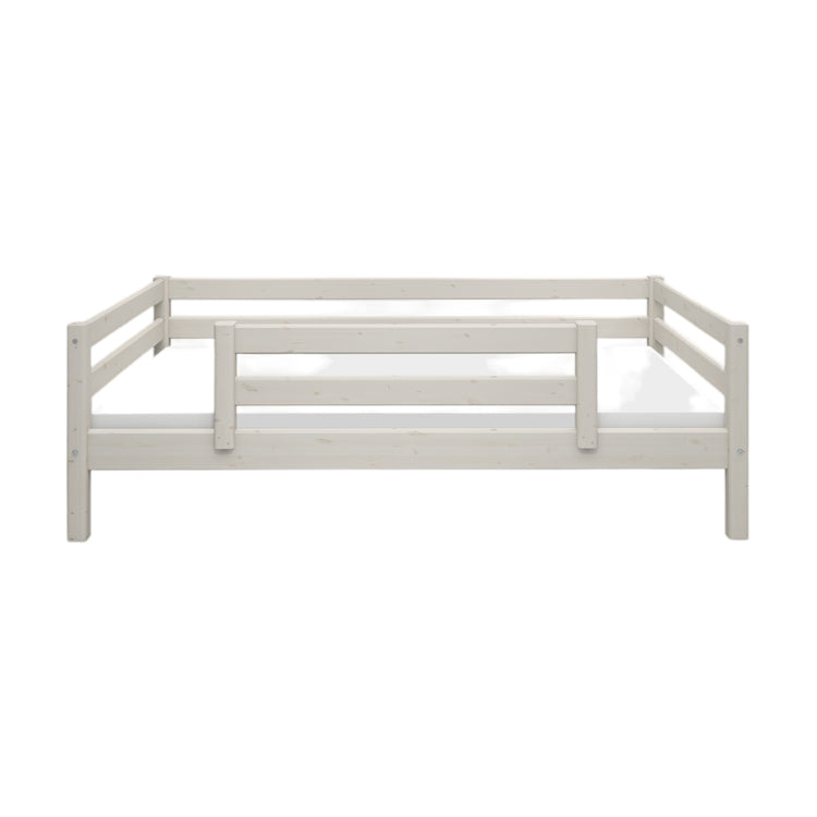 Flexa. Classic bed with centered safety rail 200cm - White washed