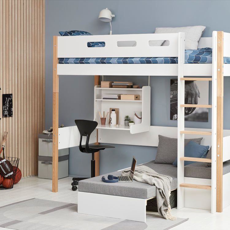 Flexa. Nor high bed with casa module and straight ladder - 210cm - White / Oak