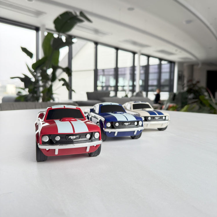 Baghera. Αγωνιστικό αυτοκίνητο Ford Mustang (λευκό)