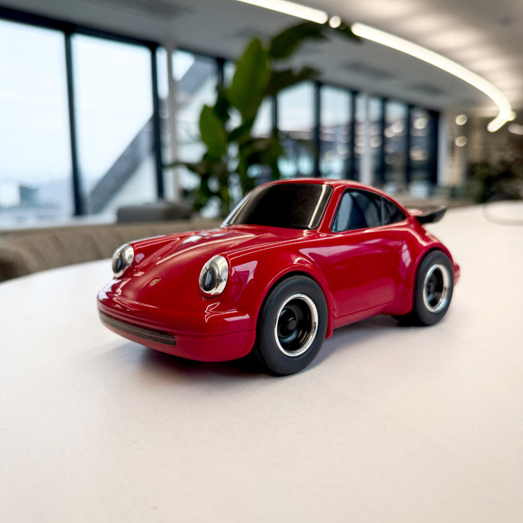Baghera. Αγωνιστικό αυτοκίνητο Porsche (κόκκινο)