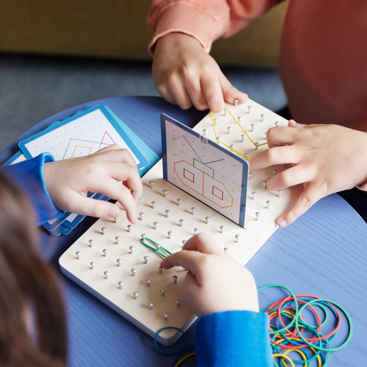 BS TOYS. Geoboard Duel