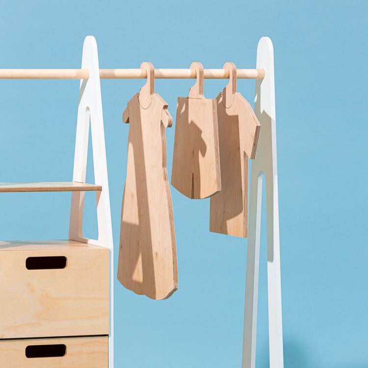 Duck Woodworks. Κρεμάστρα ρούχων με συρτάρια και ορθογώνια χερούλια - λευκό