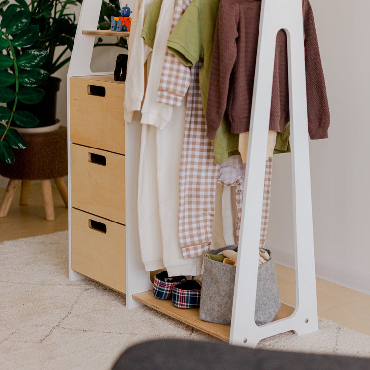 Duck Woodworks. Κρεμάστρα ρούχων με συρτάρια και ορθογώνια χερούλια - λευκό