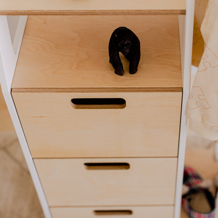 Duck Woodworks. Κρεμάστρα ρούχων με συρτάρια και ορθογώνια χερούλια - λευκό