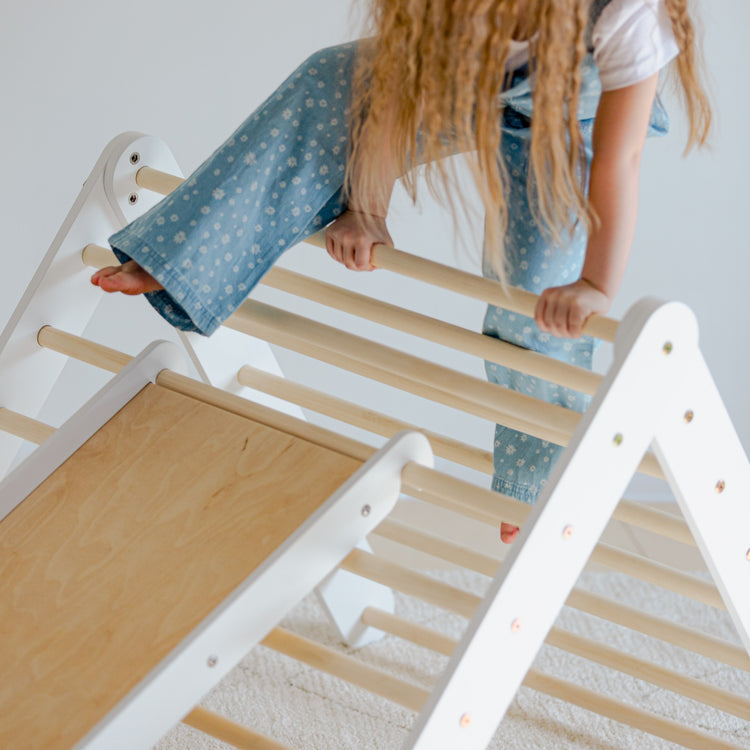 Duck Woodworks. Climbing triangle floor set with slide white