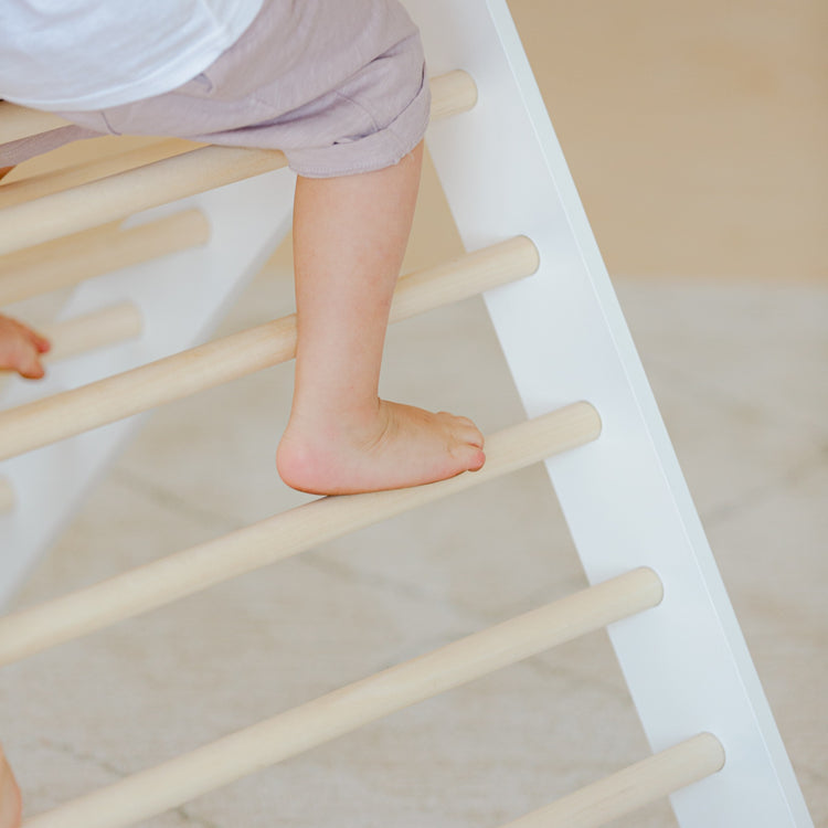 Duck Woodworks. Climbing triangle floor set with slide white