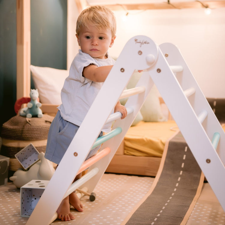 FAMILY NATION. Τρίγωνο αναρρίχησης Montessori Pikler - Rainbow