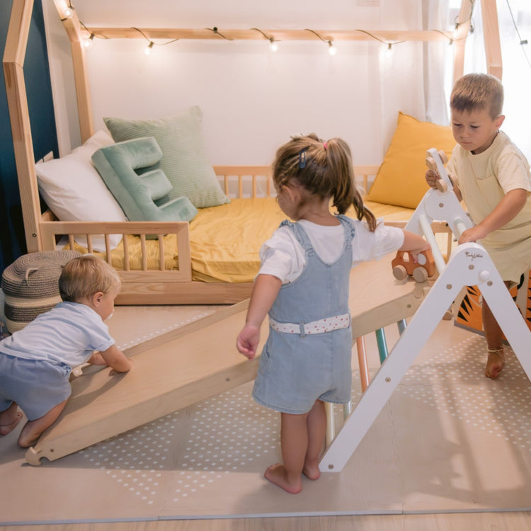 FAMILY NATION. Τρίγωνο αναρρίχησης Montessori Pikler - Rainbow