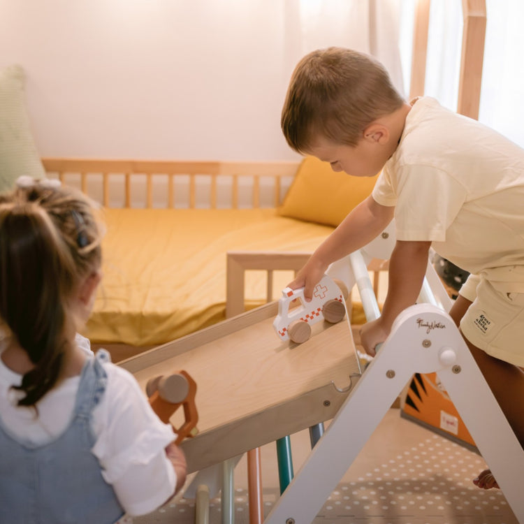 FAMILY NATION. Τρίγωνο αναρρίχησης Montessori Pikler - Rainbow