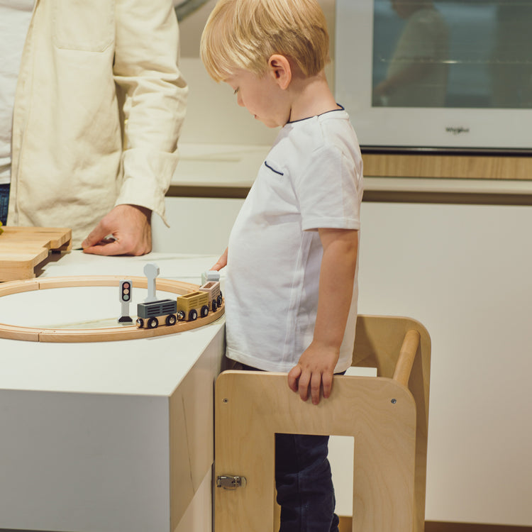 FAMILY NATION. Montessori Learning Tower 2 in 1 - Natural