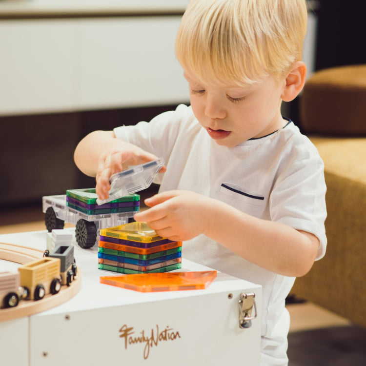 FAMILY NATION. Montessori Learning Tower 2 in 1 - White