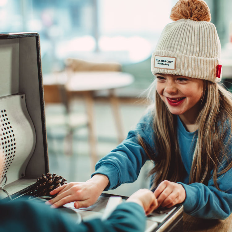 HELLO HOSSY. Color Block Sandy beanie - 6 years