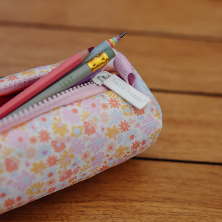 HELLO HOSSY. Retro Flowers Pencil Case