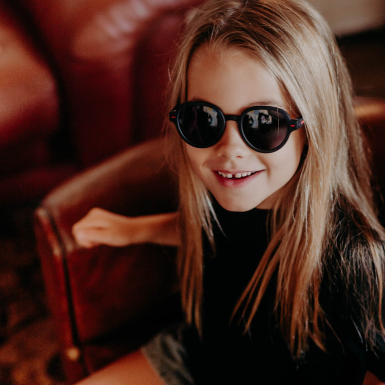 HELLO HOSSY. Megy James sunglasses 2-3 years