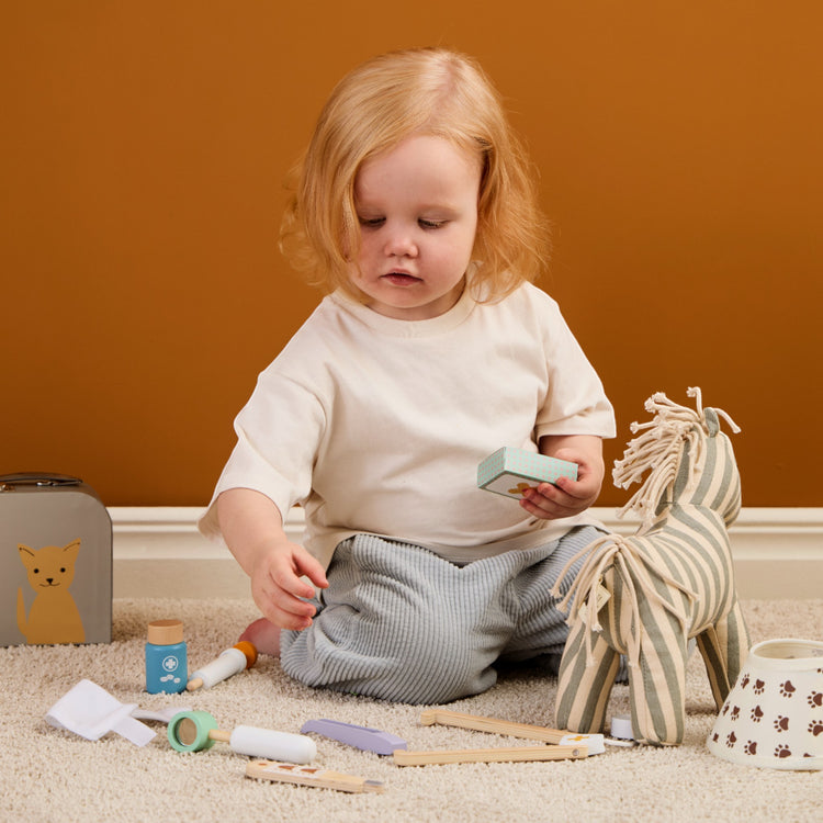 KIDS CONCEPT. Ξύλινο σετ παιχνιδιού κτηνίατρος KID'S HUB